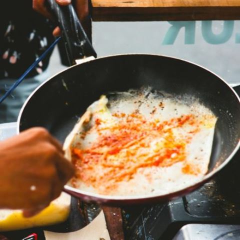 Papeda telur mudah dan lezat sebagai kudapan. (Foto: Dok. Endeus TV)