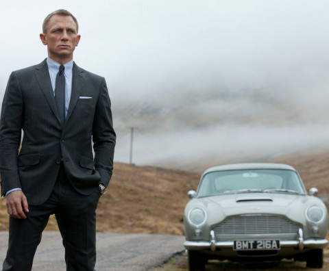 James Bond Sukses Menggoreng Mobil Bekas Aston Martin