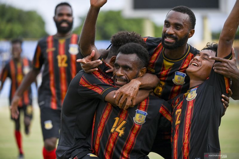Selebrasi gol para pemain tim sepak bola putra Papua. (ANTARA FOTO/Nova Wahyudi)