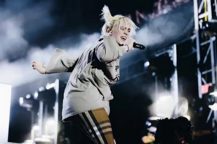 Billie Eilish Menentang Undang-Undang tentang Aborsi