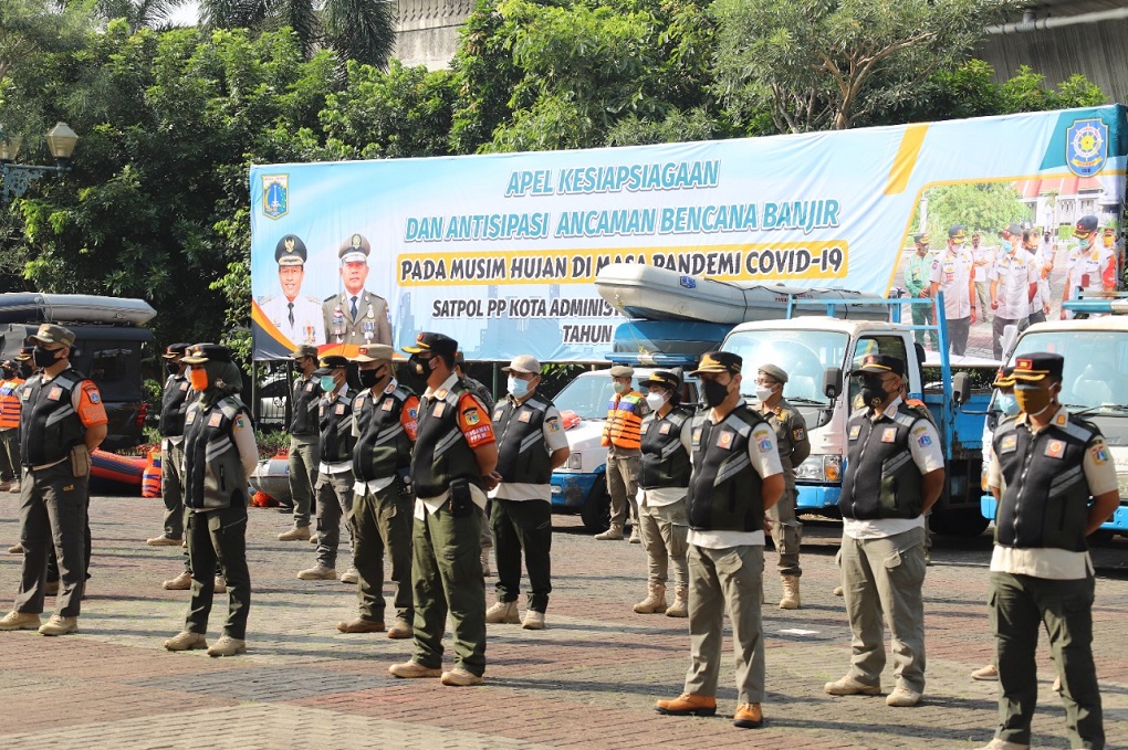Apel kesiapsiagaan Satpol PP Jaksel terkait antisipasi musim hujan di Kantor Wali Kota Jaksel, Rabu, 6 Oktober 2021. Istimewa