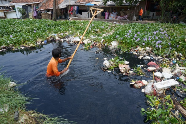 Tempat Pencucian Plastik Bekas Cemari Sungai Cisadane Ditutup