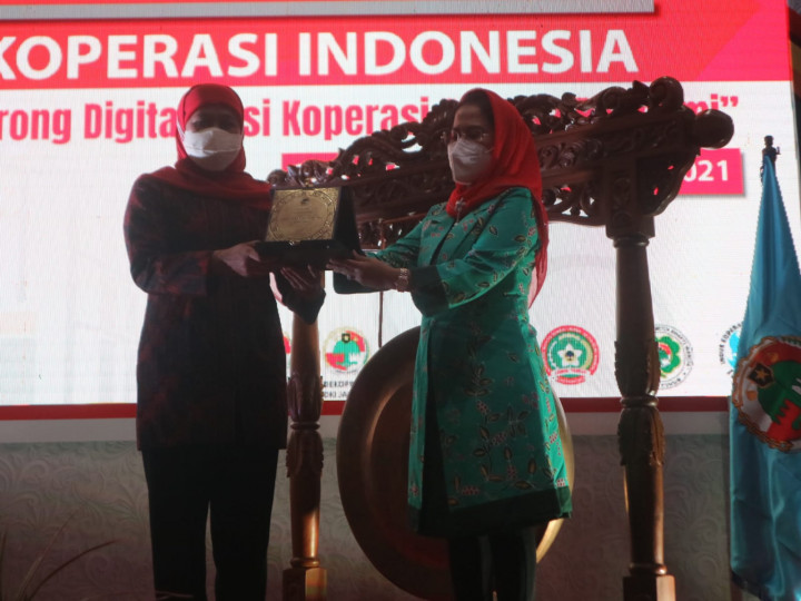Khofifah Dorong Koperasi Bertransformasi ke Digital