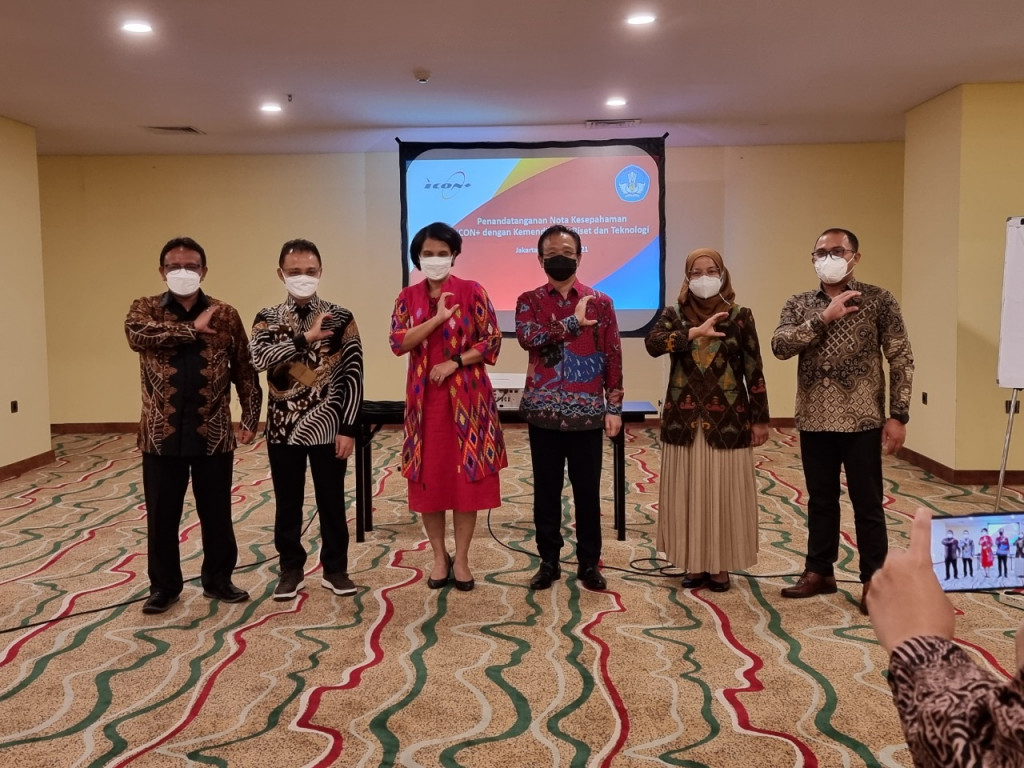 Penandatangan MoU kerja sama antara Kemendikbudristek dan ICON+. Foto: Dok. Kemendikbudristek