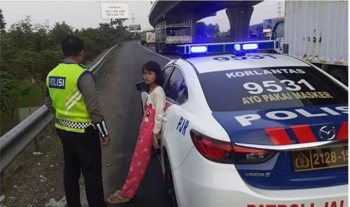 Viral Anak Diturunkan  di Tol Jakarta-Cikampek, Ini Penjelasan Polisi