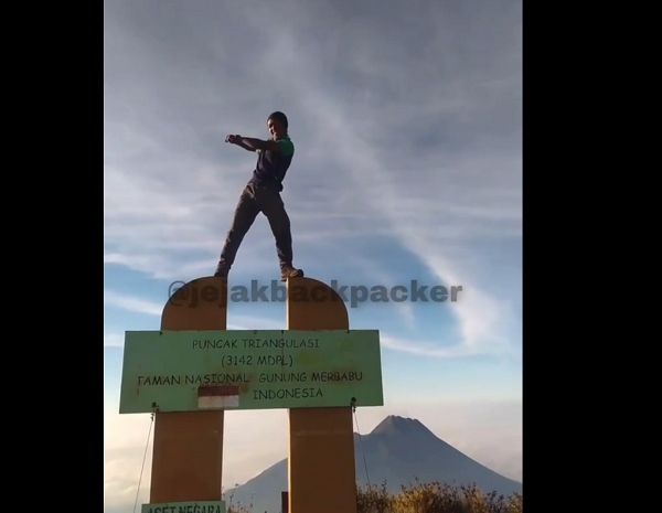 Heboh Pendaki Joget di Tugu Puncak Merbabu, Netizen: Tuman