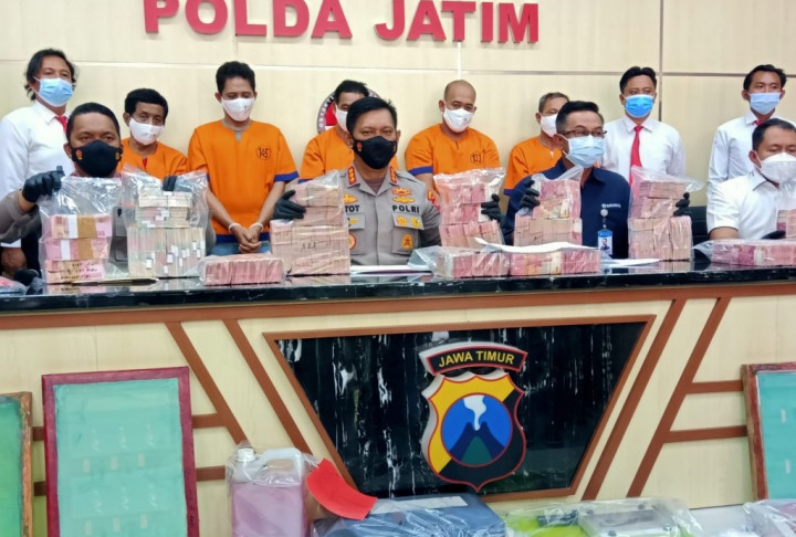 3 Lembar Uang Palsu di Jatim Dibanderol Rp100 Ribu