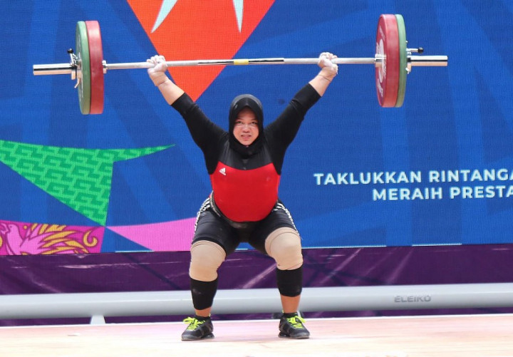 Lifter Jawa Tengah Raih Emas Angkat Besi Sambil Pecahkan Rekor