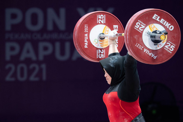 Top! Lifter Diah Ayu Pecahkan Rekor Nasional di PON Papua