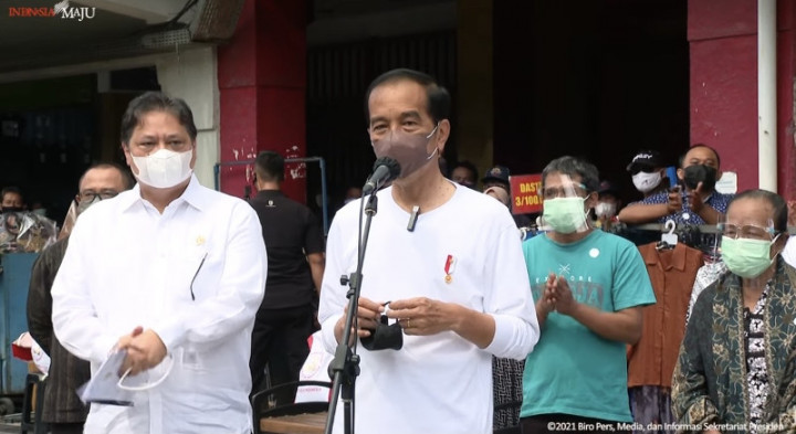 Jokowi Resmikan Bantuan Tunai Bagi 1 Juta PKL