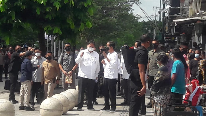 Presiden Jokowi Beri Bantuan Pelaku Usaha di Malioboro