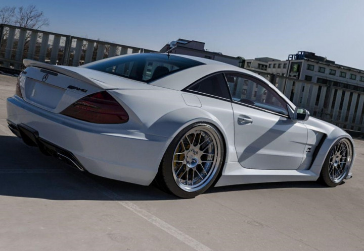 Modifikasi Mobil Makin Seru Pakai Pelek Desain Sendiri