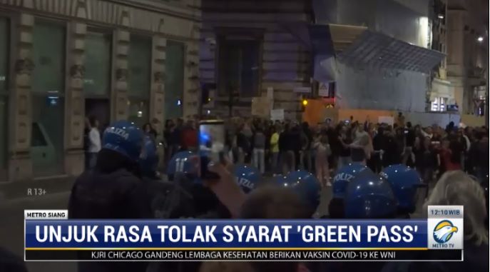 Warga Italia unjuk rasa memprotes aturan wajib green pass covid-19 untuk bekerja. Metro TV
