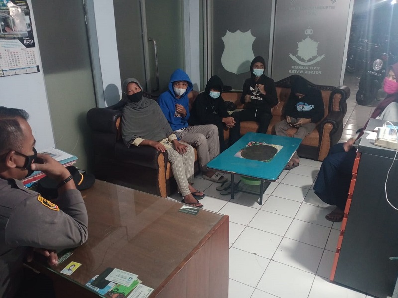   Empat remaja di Kulon Progo yang sempat ditangkap polisi karena memproduksi konten kekerasan. Foto: Humas Polres Kulon Progo.  