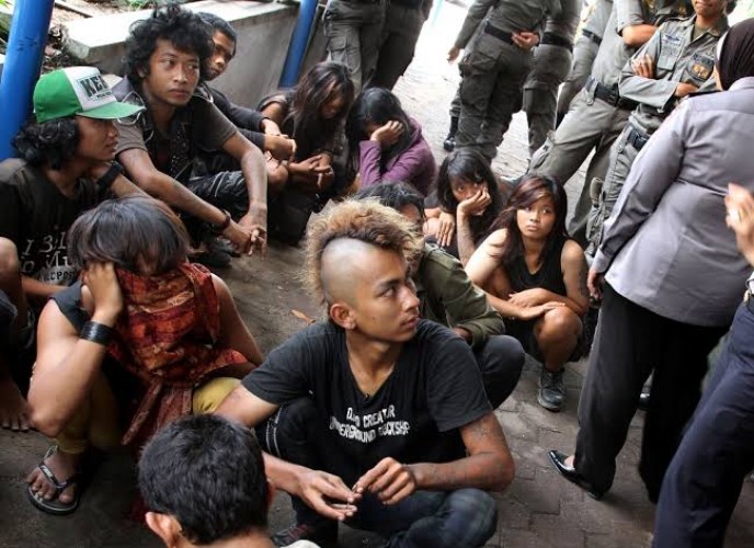 Populer Daerah, Razia Anak Punk di Bandar Lampung Hingga Bangkai Paus Terdampar di Pantai Sumba