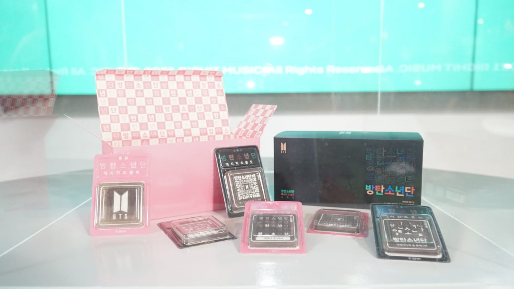 Merchandise cokelat grup K-POP BTS (Ist)