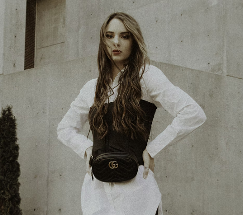 Mix and Match Outfit agar Tampil Trendi dengan Tas Pinggang