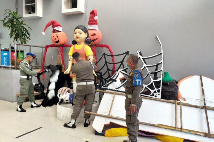 Replika Boneka 'Squid Game' di Surabaya Diduga Melanggar UU Cagar Budaya