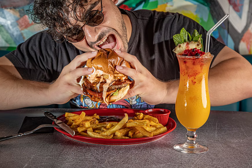 5 Kebiasaan yang Bisa Memicu Naiknya Asam Lambung