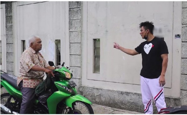 Bukan Pengemis, Pria Tua yang Dimarahi Baim Wong Ternyata Penjual Buku