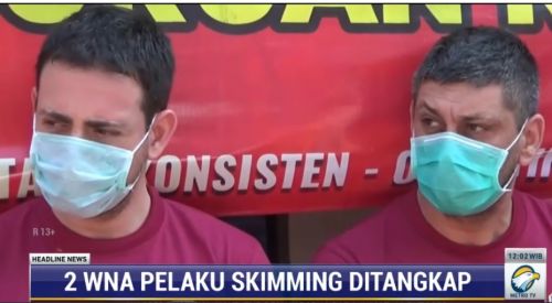 Dua warga Bulgaria, Viktor Boychev Dimitrov dan Plamen Petkov Beshirov ditangkap petugas Satreskrim Polres Pasuruan Kota.