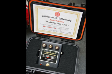 Pedal Gitar dan Museum Mini Dibuat untuk Menghormati Almarhum Baron