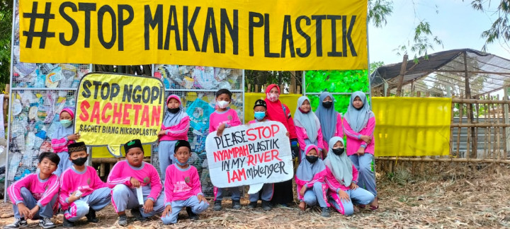Mendulang Sampah Plastik Menjadi Instalasi Museum yang Artistik