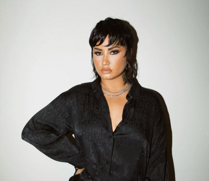 Petualangan Demi Lovato Mencari UFO