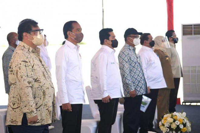 Menko Perekonomian Airlangga Hartarto saat groundbreaking pembangunan smelter Freeport di Gresik. Foto: tangkapan layar Youtube.