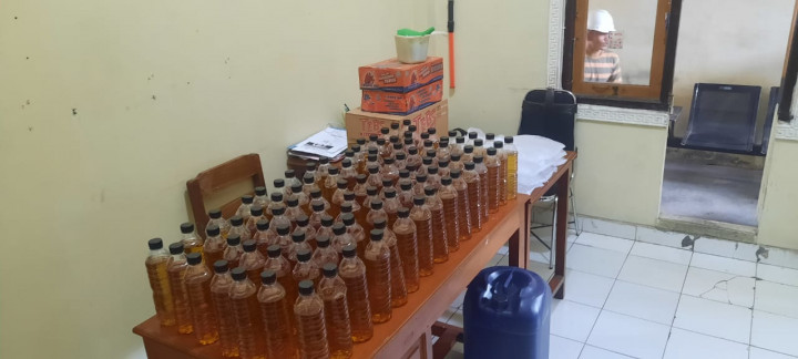 Polres Bantul Sita Ratusan Botol Miras Oplosan