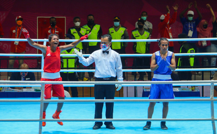 Kalahkan NTT, Papua Raih Emas Tinju Putri