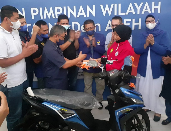 Atlet Aceh Peraih Medali PON XX Dapat Hadiah Motor dari NasDem