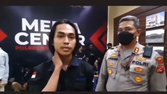 Klarifikasi Mahasiswa yang Dibanting Polisi: Saya <i>Nggak</i> Mati, Sedikit Pegal-pegal