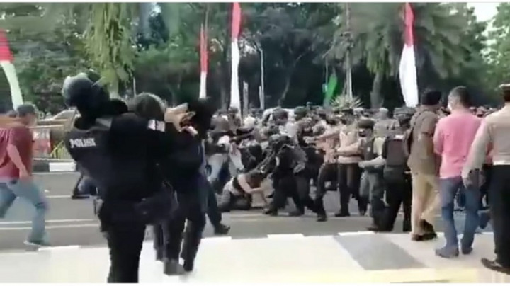 Mengaku Baik-baik Saja, Mahasiswa Korban <i>Smackdown</i> Polisi Berpotensi Cedera Otak