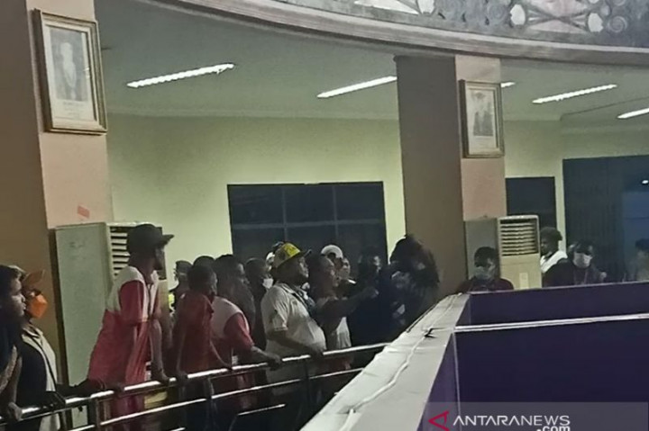 PON Papua: Gagal Sabet Medali, Lifter Tuan Rumah Mengamuk