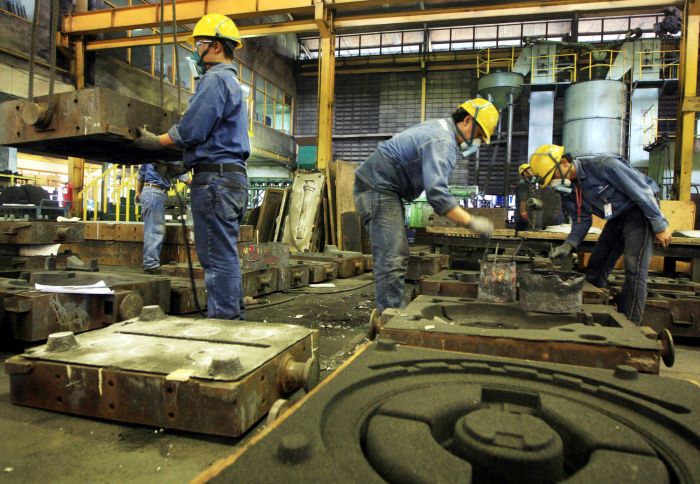 Waduh! Jumlah Tenaga Kerja Industri Pengolahan Turun