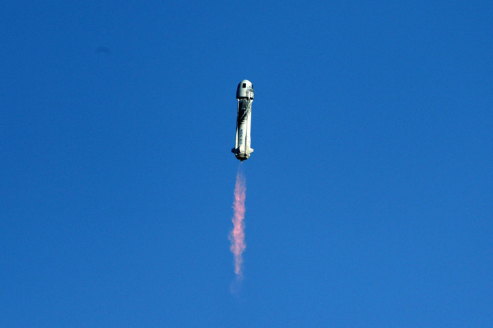 Cerita Bintang 'Star Trek' yang Terbang ke Luar Angkasa dengan Blue Origin