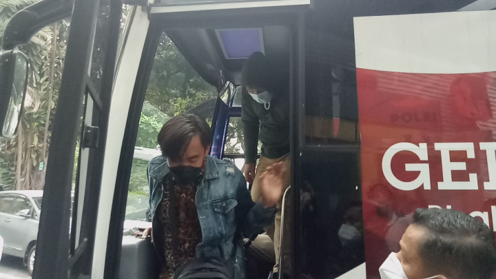 30 Karyawan Pinjol Ilegal di Tangerang Digelandang ke Polda Metro