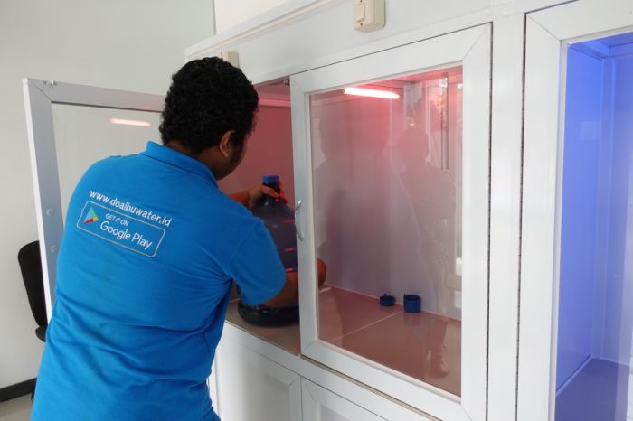 Populer Ekonomi: 31.553 Depot Air Minum Tidak Higienis hingga Skema Pajak Karbon