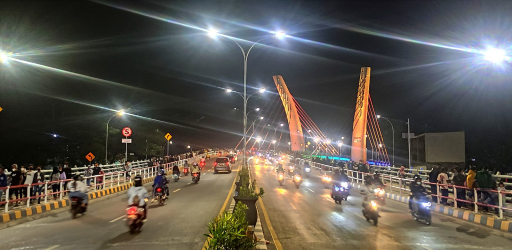 Jembatan Lengkung Alalak Jadi Destinasi Wisata Dadakan Warga Banjarmasin Medcomid