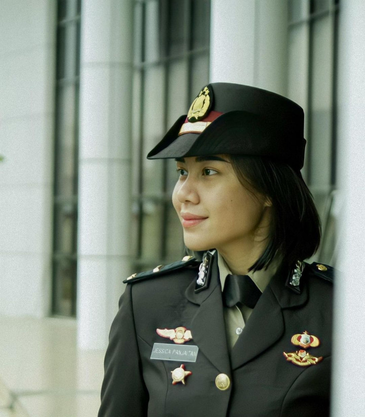 Intip Pesona Jessica Debora, Polwan Cantik yang Bikin Gaduh Netizen