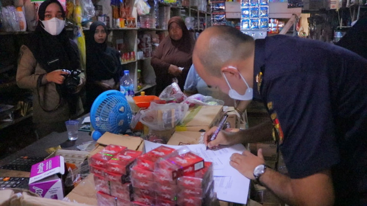 Puluhan Bungkus Rokok Ilegal di Meulaboh Disita