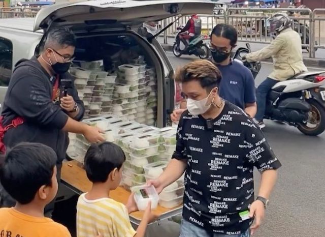 Berbagi Salah Satu Cara Melawan Pandemi