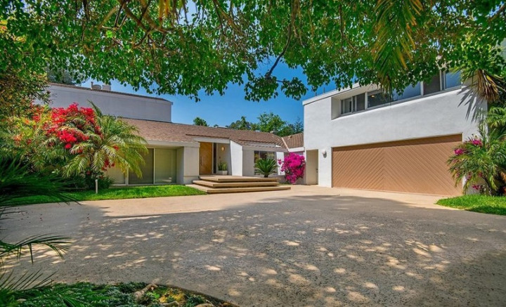 Punya Properti Rp421 Miliar di Los Angeles, Adele Tak Sanggup Beli Rumah di London