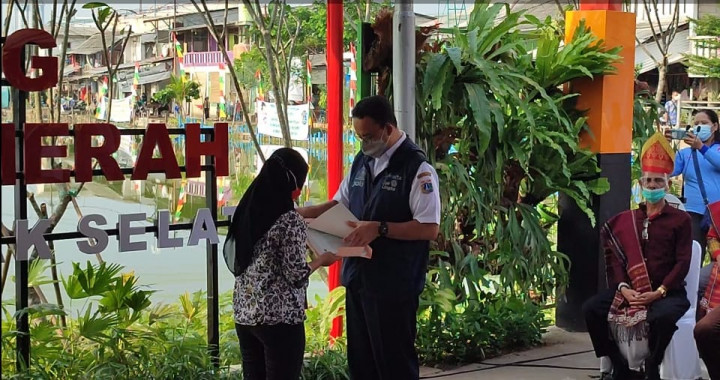 4 Tahun Jadi Gubernur, Anies Tuntaskan Janji Serahkan IMB Sementara