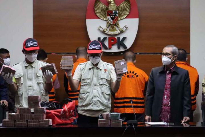 Foto: Bupati Musi Banyuasin Ditetapkan sebagai Tersangka