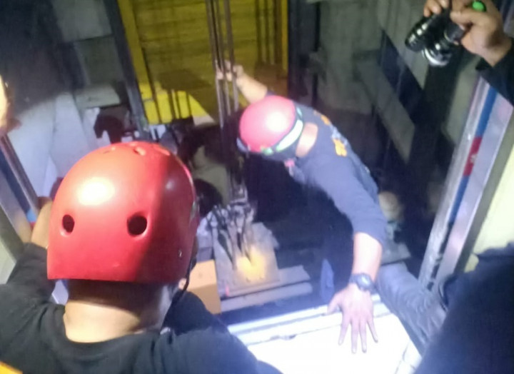 7 Pengunjung Mal Blu Plaza Bekasi Terjebak di Dalam Lift