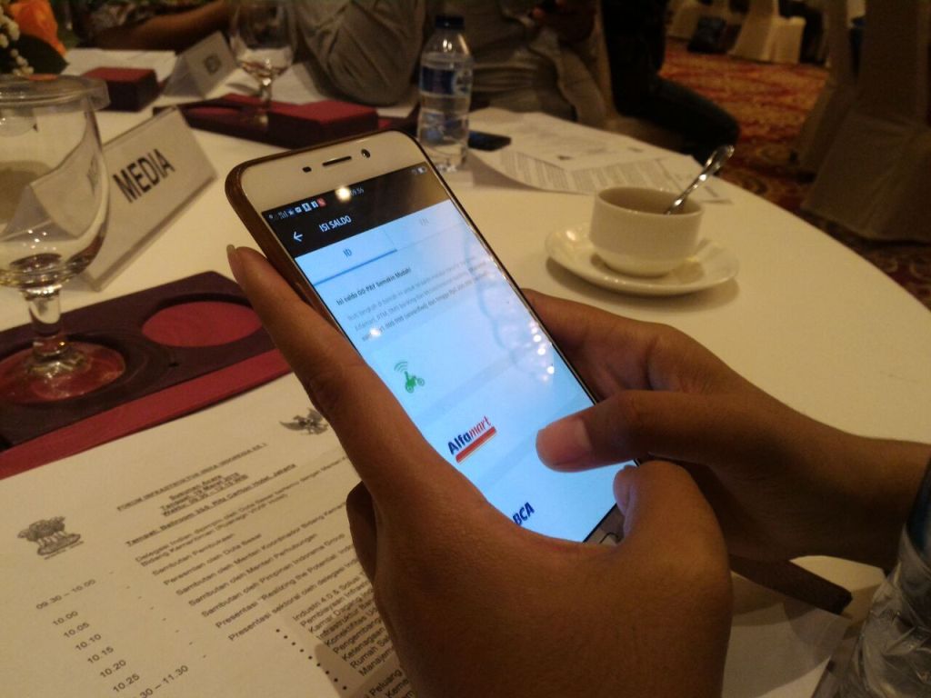 Gen Z menghadiri seminar literasi keuangan
