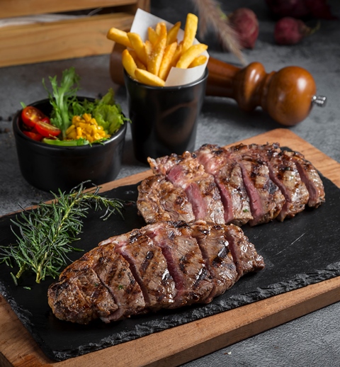 Menikmati 'Surga' Steik di Ketinggian 600 MDPL