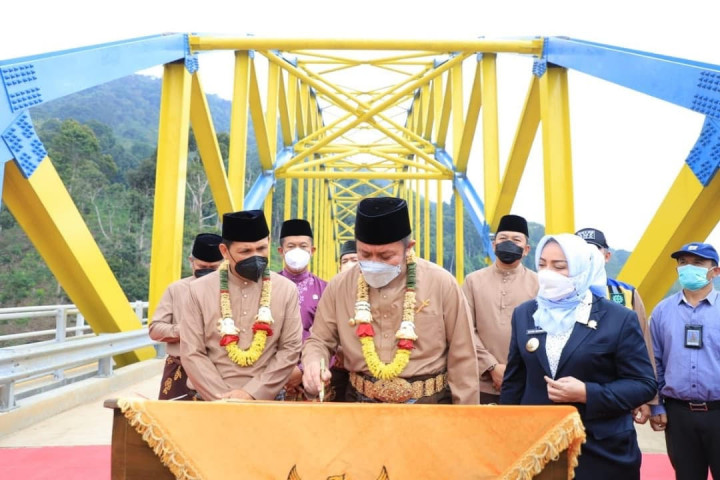 Herman Deru Resmikan Jembatan Bukit Sulap Lingkar Barat